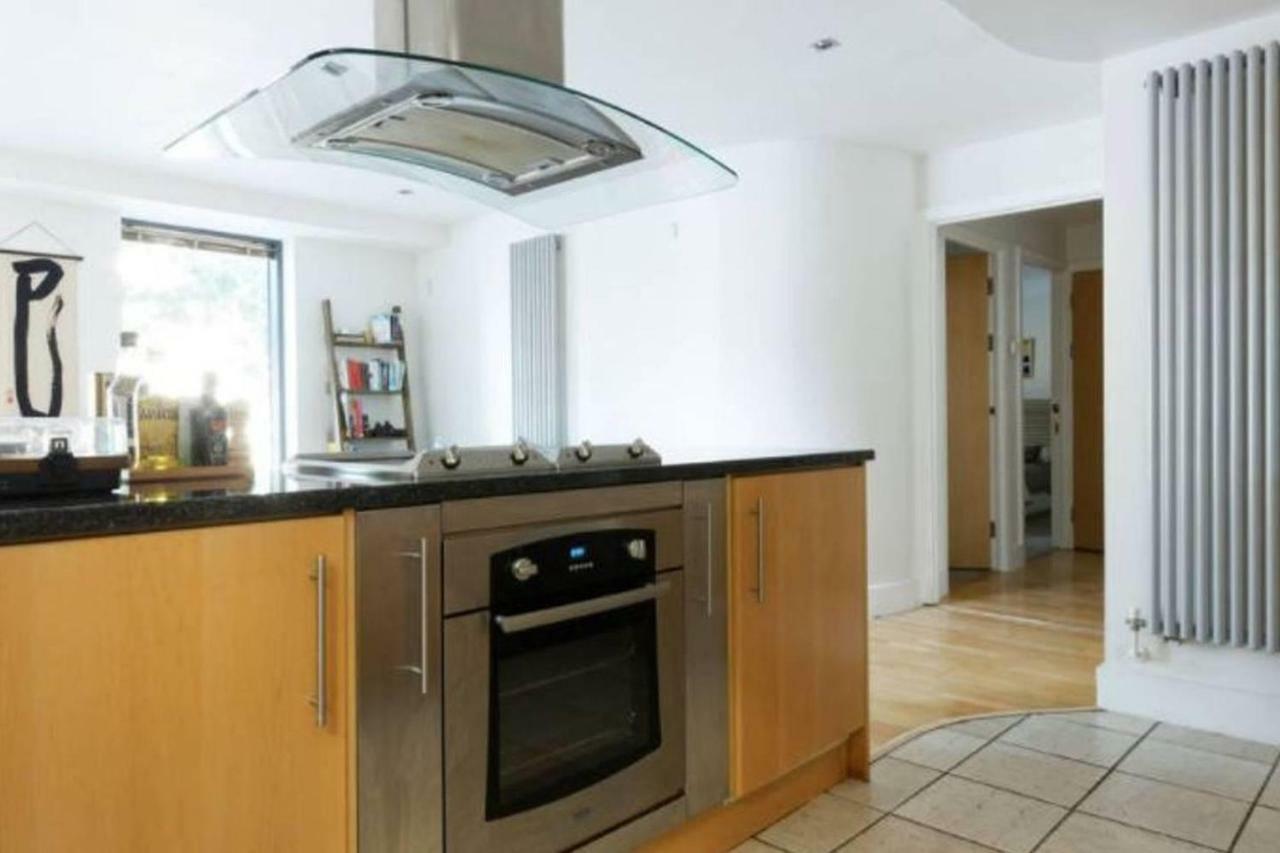 Peaceful Modern 2 Bedroom Flat With Water Views London Exterior photo